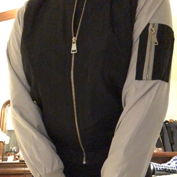Fashionnova windbreaker - Picture 3 of 3